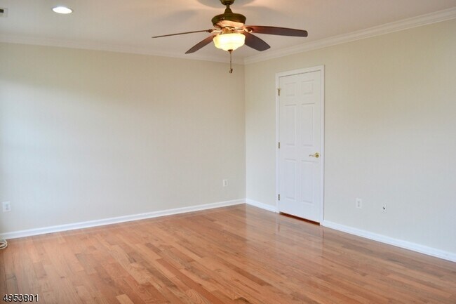 Building Photo - 240 Patriot Hill Dr