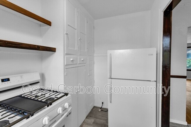 Building Photo - 137 Sanders Rd