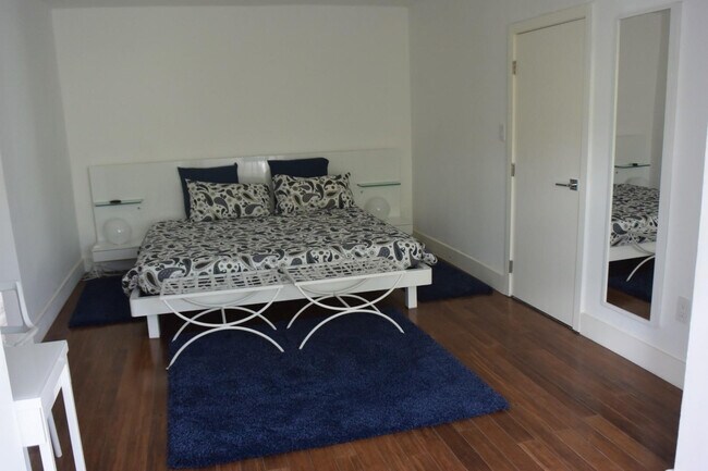 Building Photo - 9007 NE 10th Ave