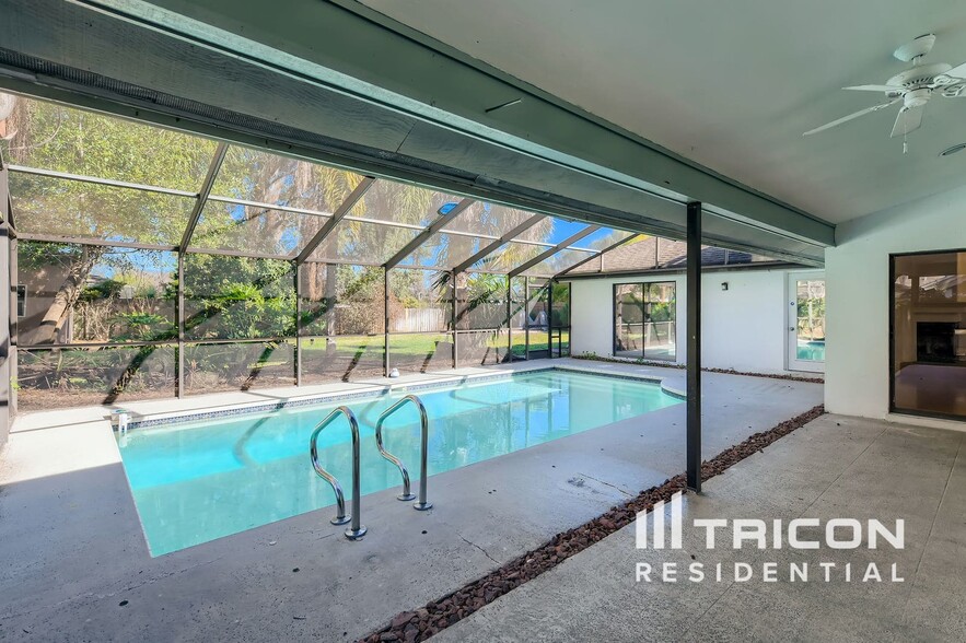 Building Photo - 16147 Vanderbilt Dr