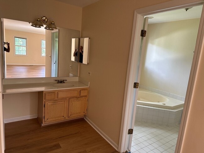 Building Photo - 2083 Westfield Dr