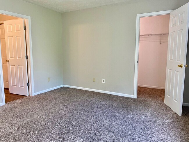 Building Photo - COMING SOON!! Great 3 Bedroom 2 Bathroom R...