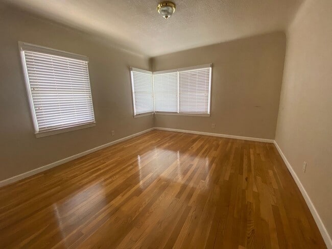 Building Photo - 3 br, 1 bath House - 8227 E. Floral Ave