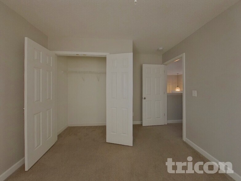 Building Photo - 9245 Simonton Dr