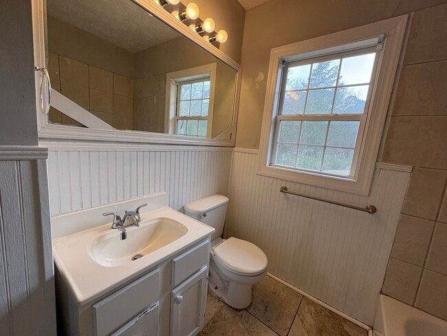 Building Photo - 3 Bed/2 Bath Home in Brandon