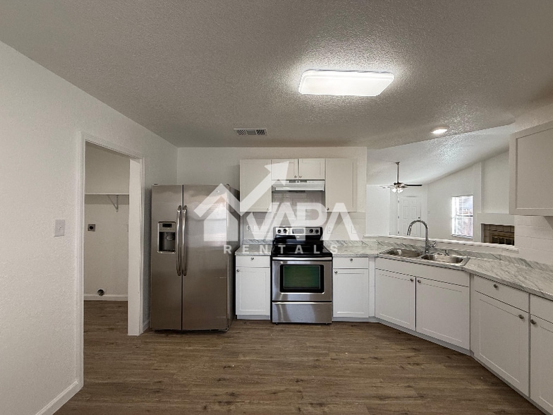 Building Photo - 1211 Tinson