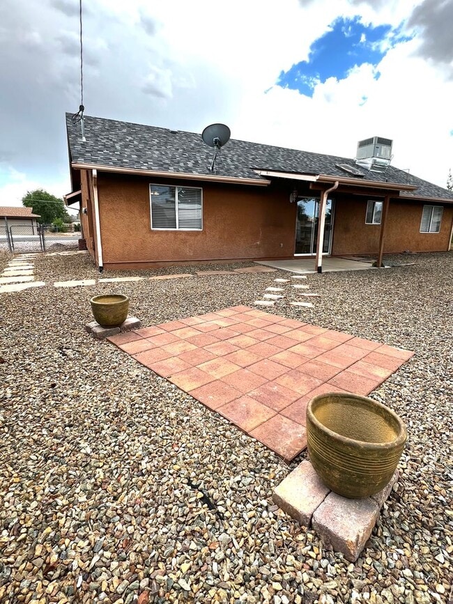 Building Photo - Three Bedroom Home with RV/Boat Parking ~ Prescott Valley