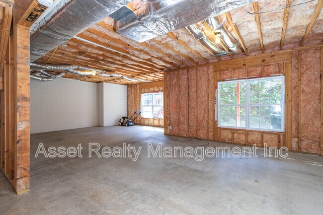 Building Photo - 8334 Bay Gardens Ln