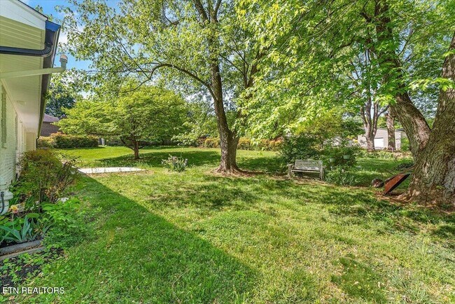 Building Photo - 221 Medford Rd