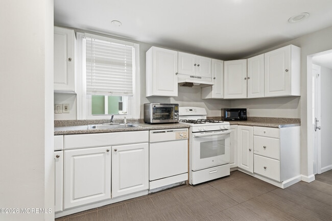 Building Photo - 1114 Summerfield Ave