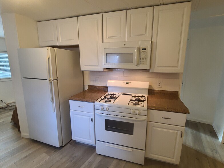 Building Photo - 4448 E Wintergreen