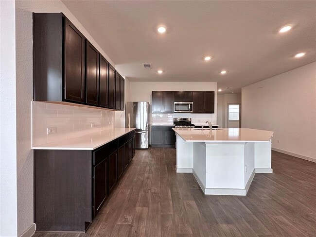 Building Photo - 402 Barton Creek Ln