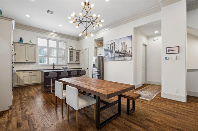 Building Photo - 1521 Oakdale St