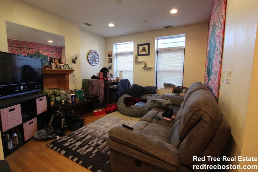 Building Photo - 1801 Beacon St