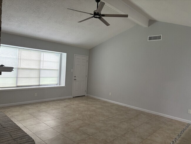 Building Photo - 10446 Towneview Dr
