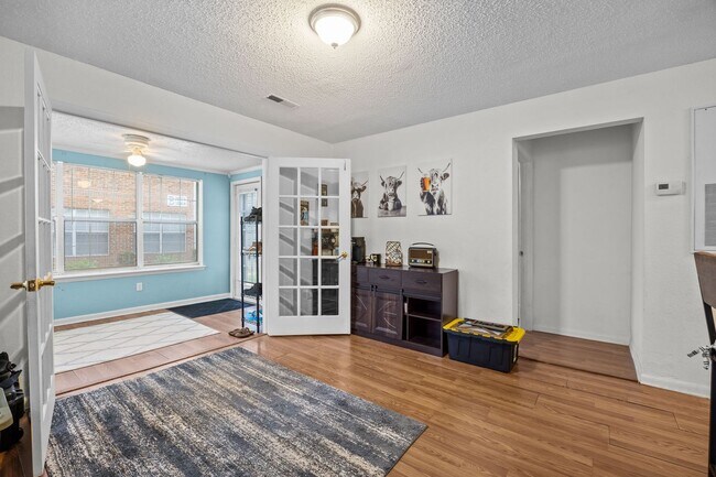 Building Photo - 5013 Thatcher Way