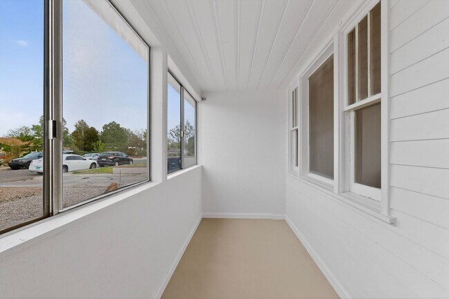 Building Photo - 714-714 Madison St NE