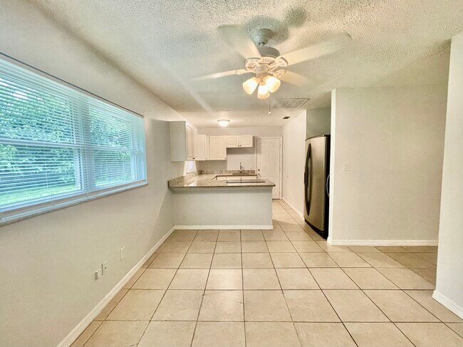 Building Photo - 1813 Grimke Ave