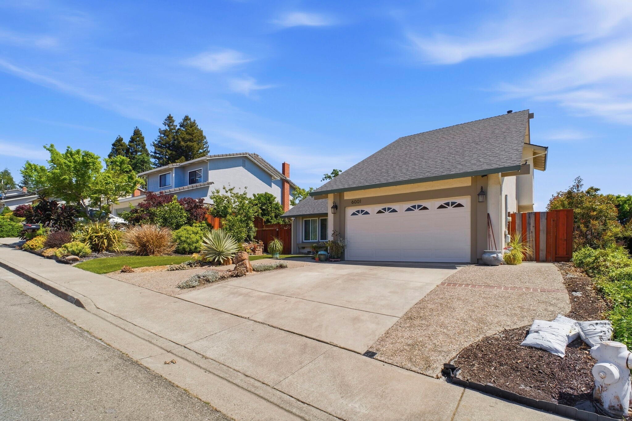 Building Photo - 6001 Castlebrook Dr