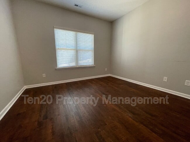 Building Photo - 28 White Pine Way