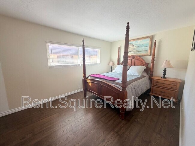 Building Photo - 1149 N Barston Ave