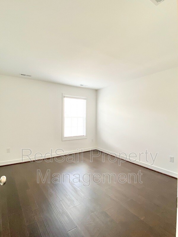 Building Photo - 4808 Village Walk