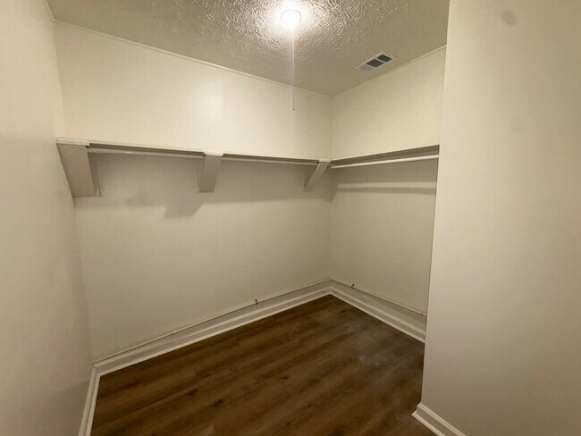 Building Photo - 962 Farwell Dr