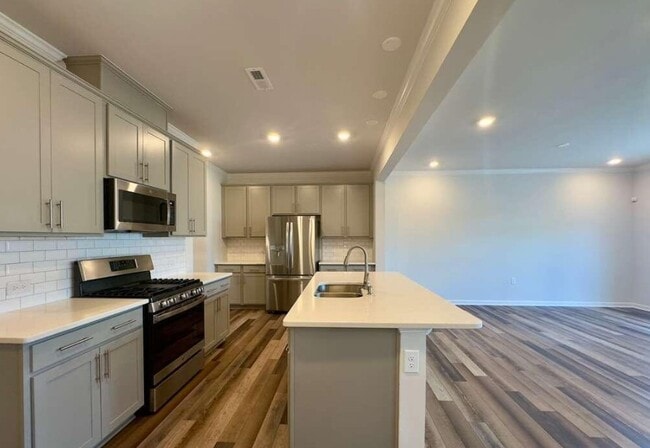 Building Photo - 5014 Pufa St