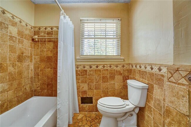 Building Photo - 648 Cativo Dr SW