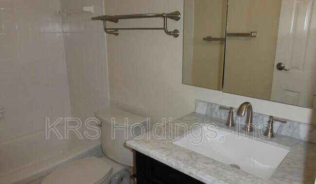 Building Photo - 1300 Army Navy Dr