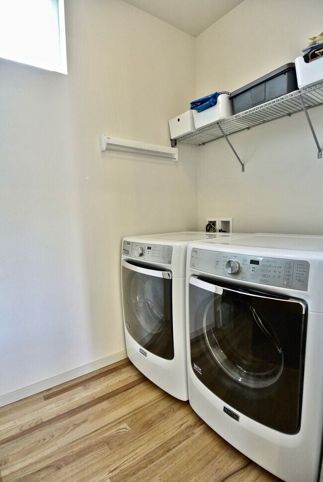 Building Photo - Modern, Stand Alone Home in the heart of Ballard!