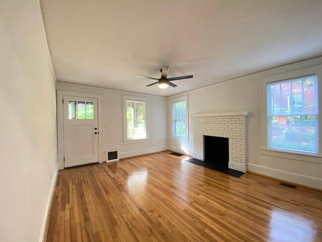 Building Photo - The Oaks Apartments