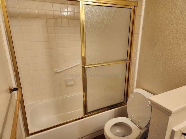 Building Photo - Spacious 4 Bed/2 Bath /1,970 square foot h...