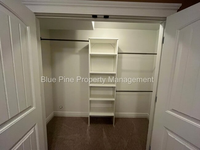 Building Photo - 2717 Mary Dr