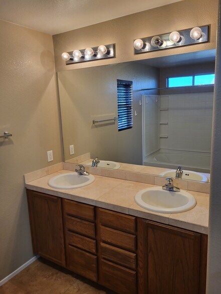 Building Photo - 3363 W Sagebrush Hills Ct