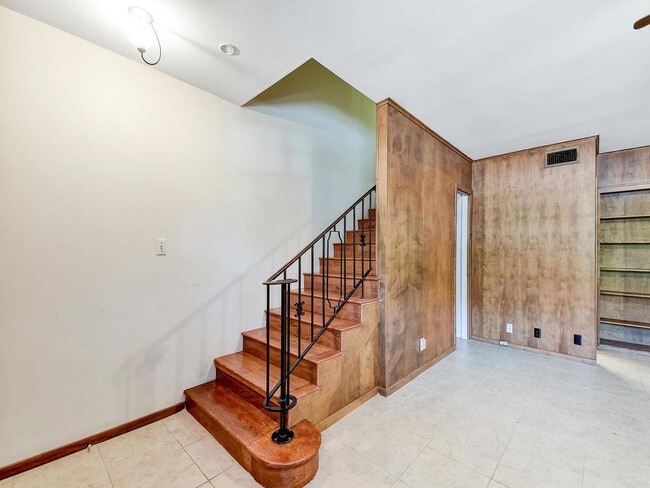 Building Photo - 206 Park Ln