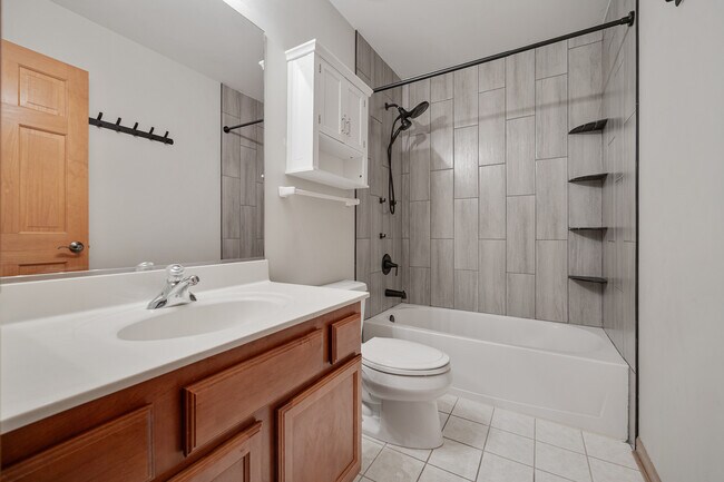 Building Photo - 5568 Cambridge Way