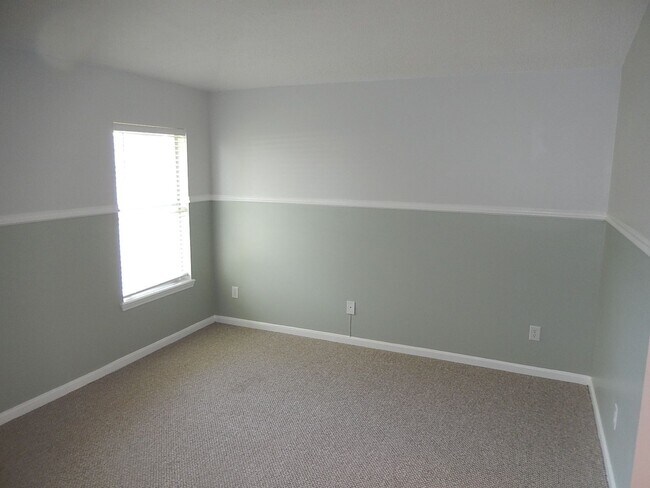 Building Photo - 3BR/2BA Single Family House