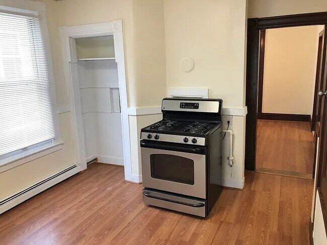 Building Photo - Cozy 1.5-Bedroom in a Vibrant East Boston Neighborhood