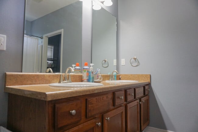 Building Photo - 212 Ladue Ave