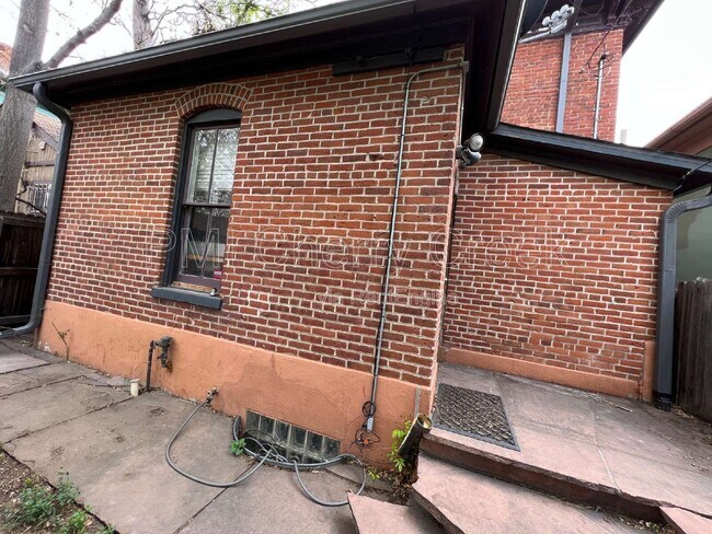 Building Photo - 2545 Stout St