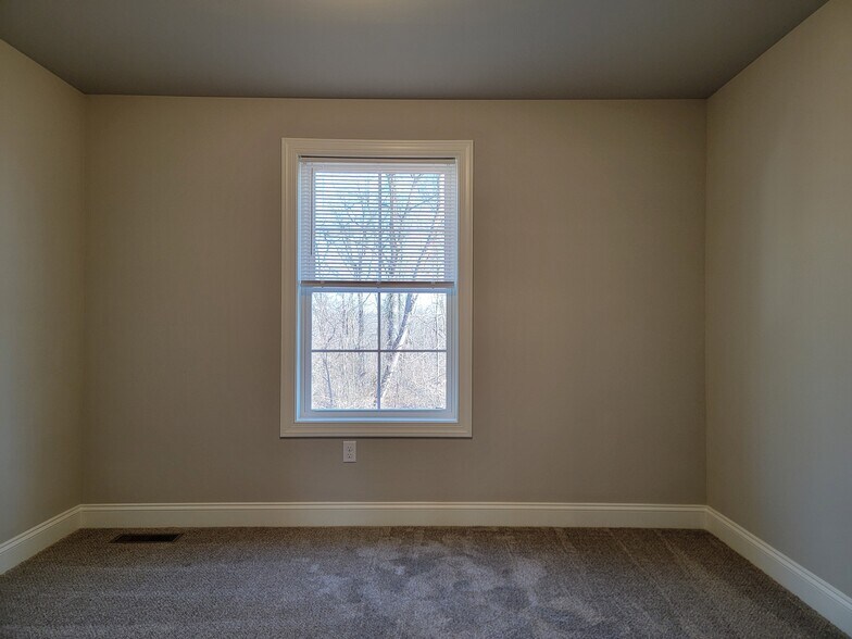 Building Photo - 107 Magnolia Dr