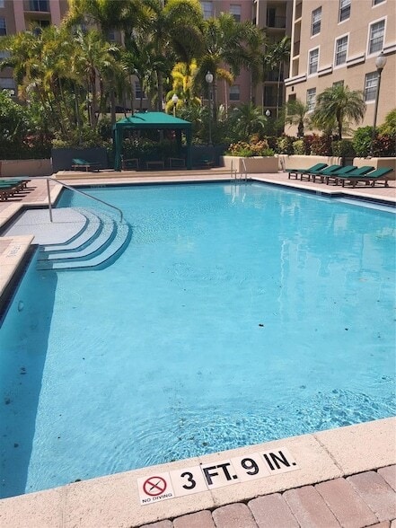 Building Photo - 520 SE 5 Ave