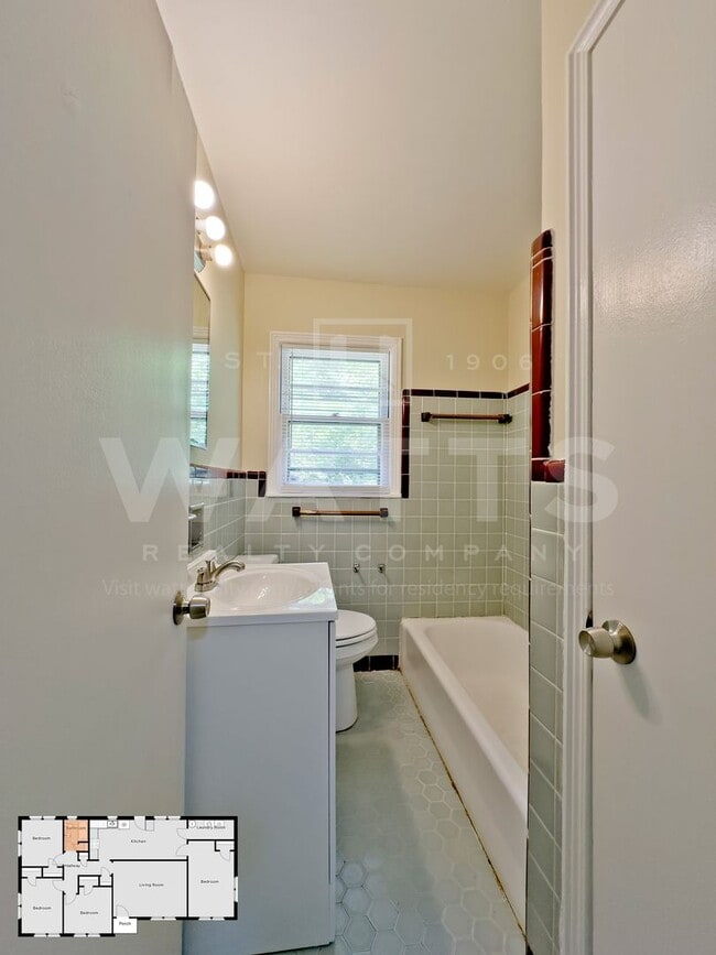 Building Photo - 4-Bedroom 1-Bath House in Killough Springs...