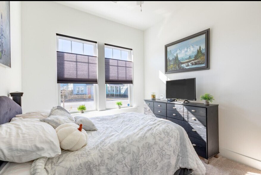 Building Photo - 610 Blueway Ave