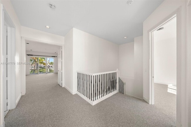 Building Photo - 1500 Shoreline Way