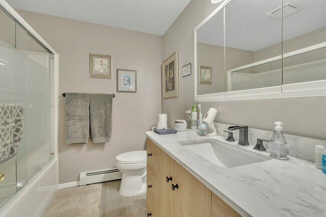 Building Photo - 10240 Potomac St