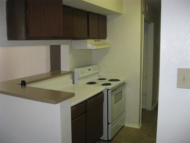 Building Photo - 10601 South Dr