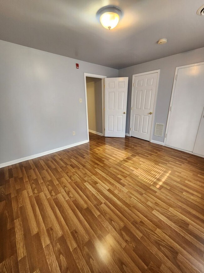 Building Photo - 1346 N 27th St