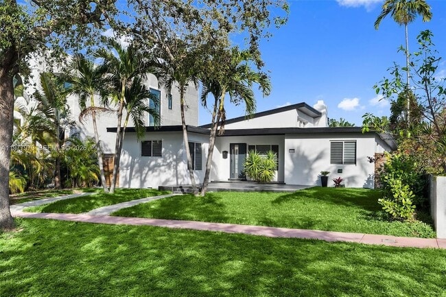 Building Photo - 1519 Biarritz Dr